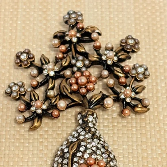 Vintage floral bouquet brooch - Picture 3 of 5